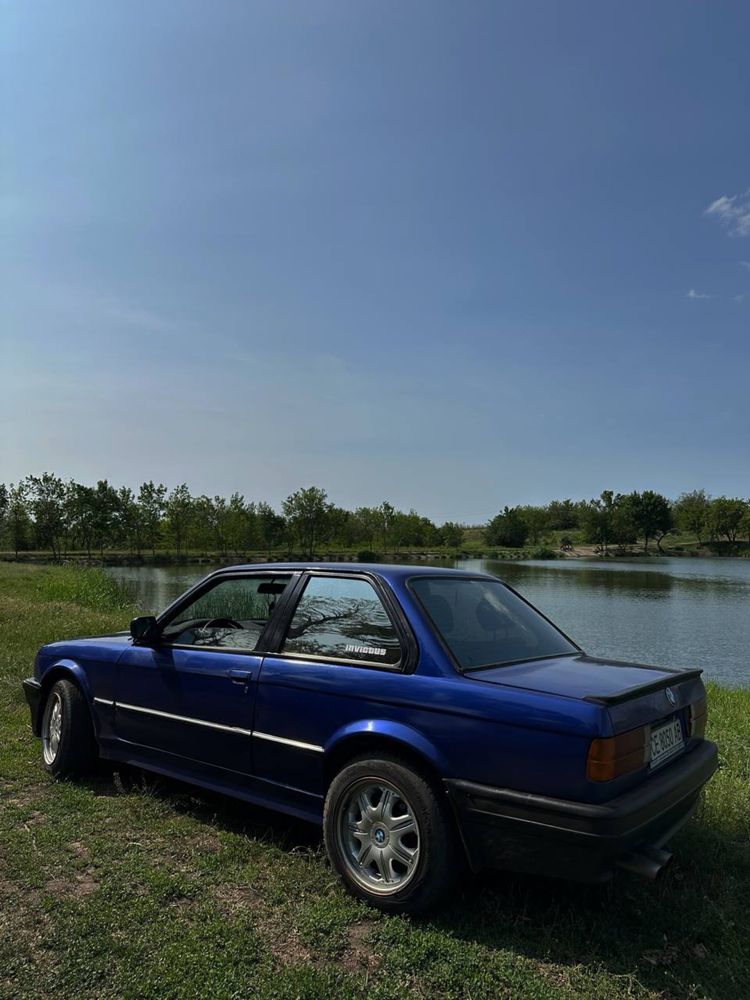 Продам машину автомобиль BMW E30 бмв е30 беха