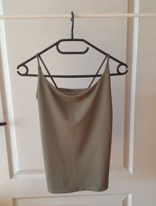 Oliwkowy podkoszulek damski