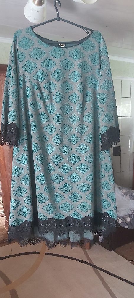 Плаття 58 рр.Об'єм грудей 130 см.