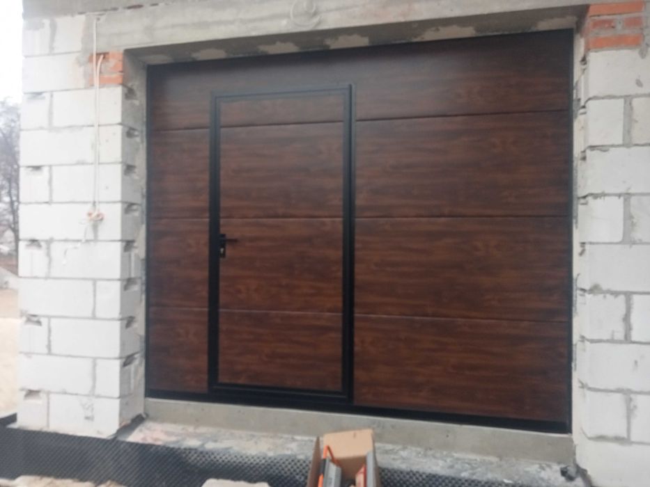 Brama segmentowa garażowa przemysłowa bramy garażowe URZĘDÓW DOORTEK