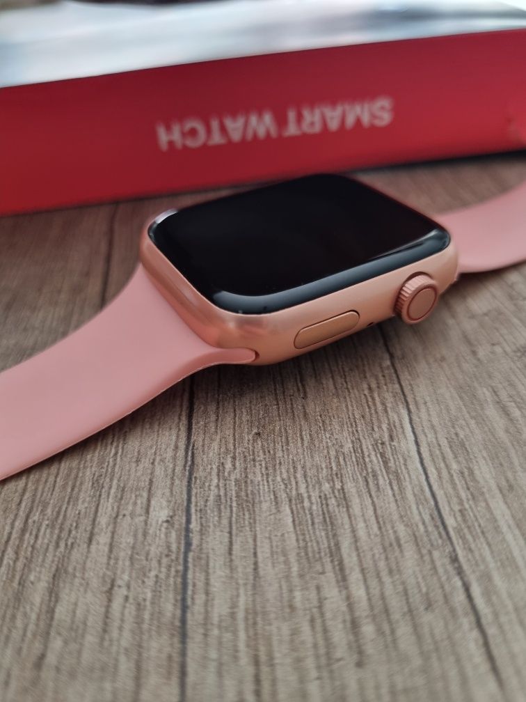 Różowy smartwatch różowy paseczek