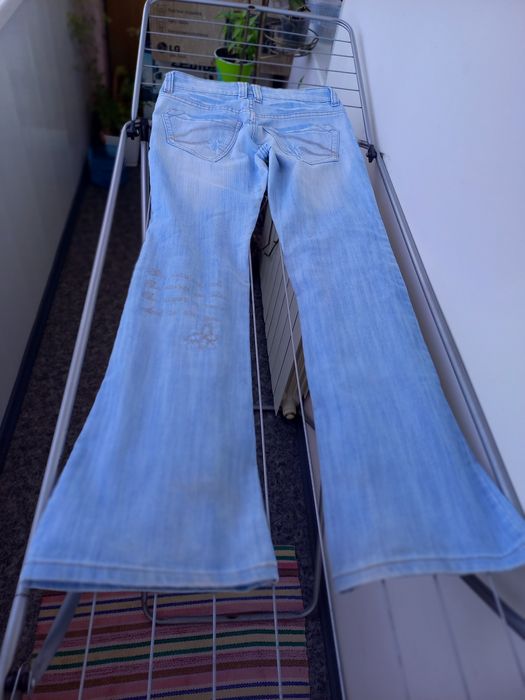 Продам брюки девчачьи джинсовые .