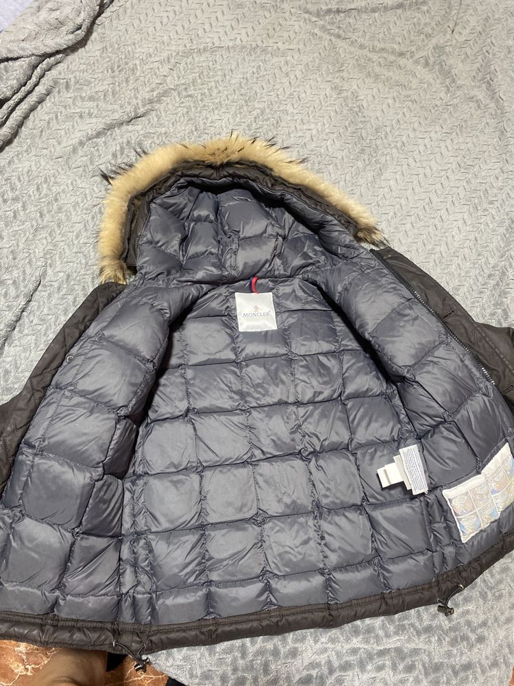 Детский пуховик moncler
