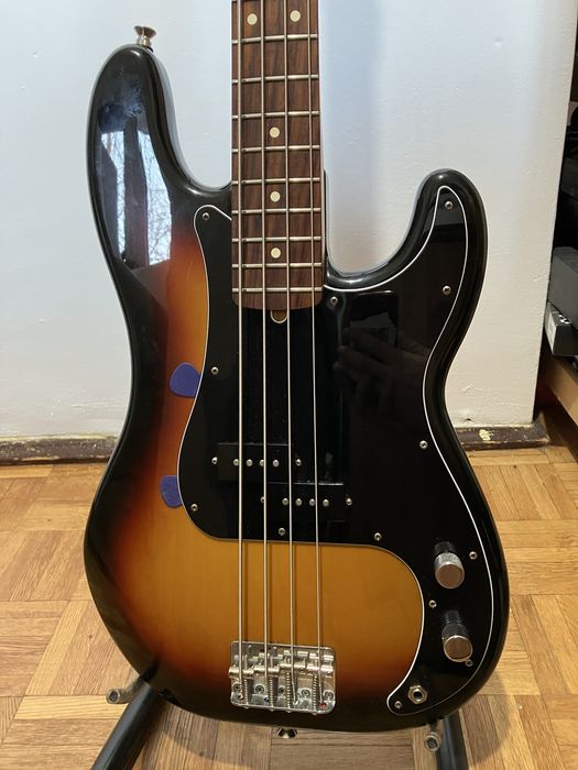 Fender MIM Precision Bass