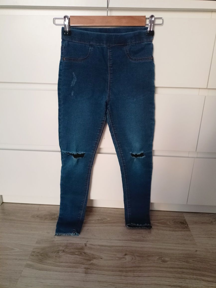 Spodnie jeansowe z dziurami dla dziewczynki r.134