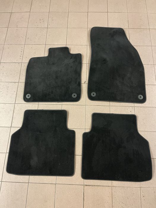 Tapetes novos originais para Golf 8 e para Skoda Enyaq