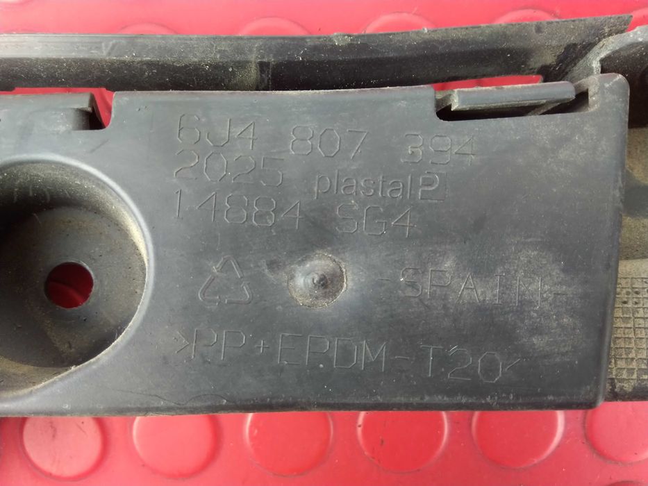 Guia do Parachoques Trás Direito [Seat Ibiza IV]