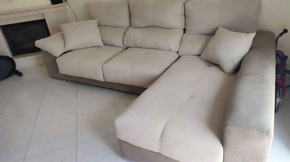 Chaise lounge bege e castanho