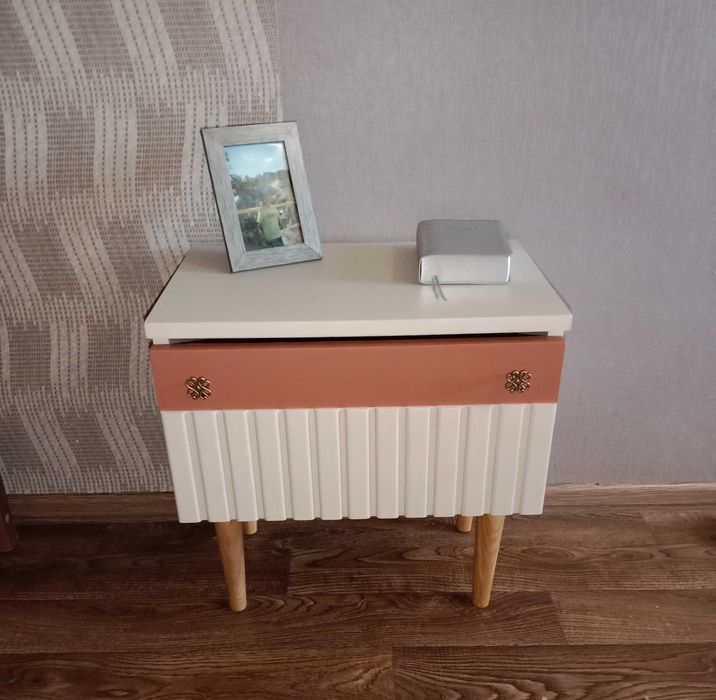 Тумба радянських часів.