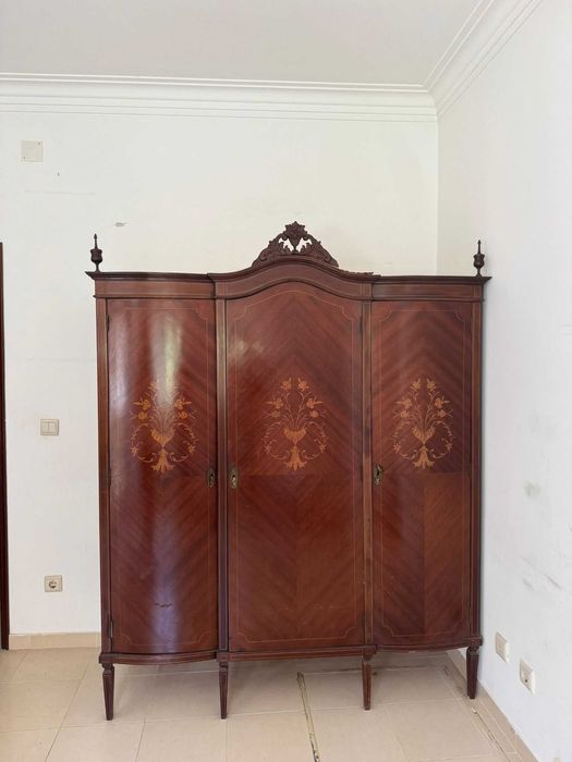 Roupeiro estilo "D. Maria"