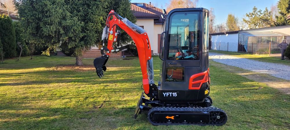 Yufan YFT 15  Kabina  Mini koparka z kabiną YFT15 1500 kg Diesel