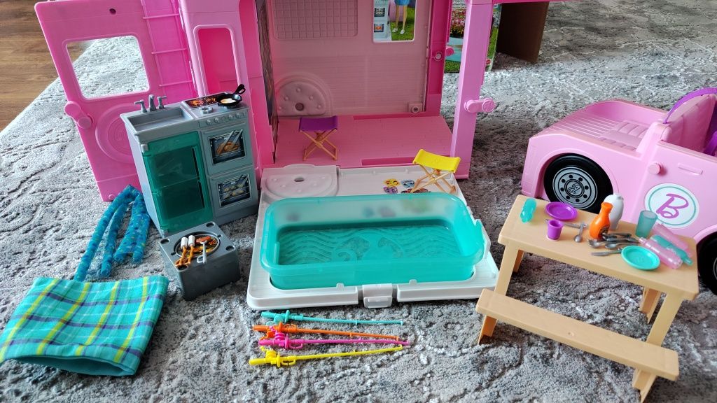Camper Barbie BDB+