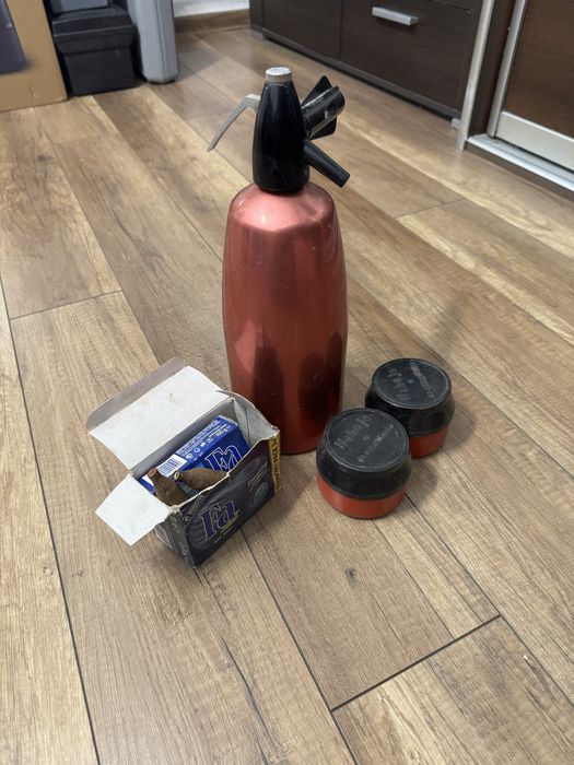 Syfon do wody gazowanej – stan jak na zdjęciach + duża ilość nabojów