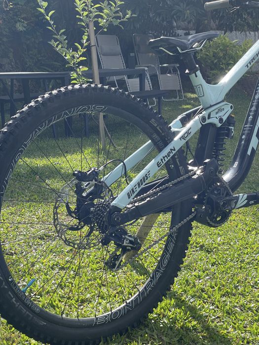 Trek session 8 2023 Downhill R2