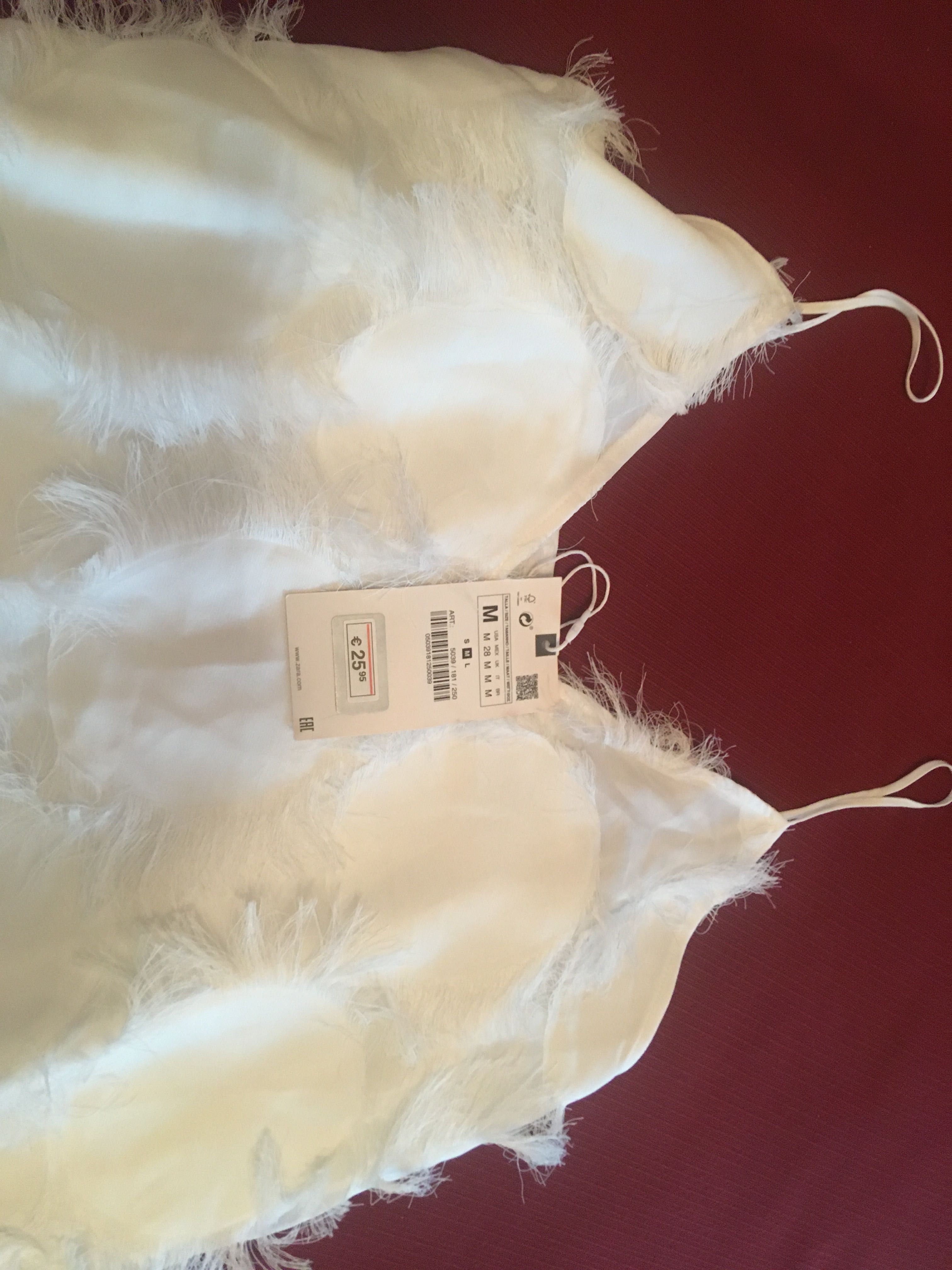 Vestido branco de alças muito original. Novo com etiqueta