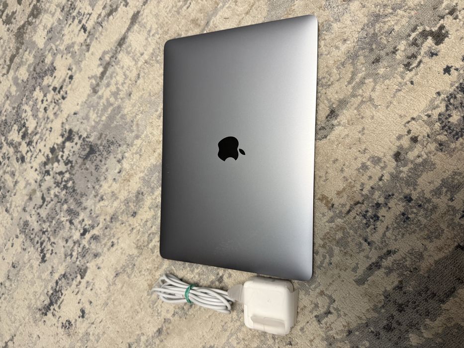 MacBook Air 2020 M1 8/256gb