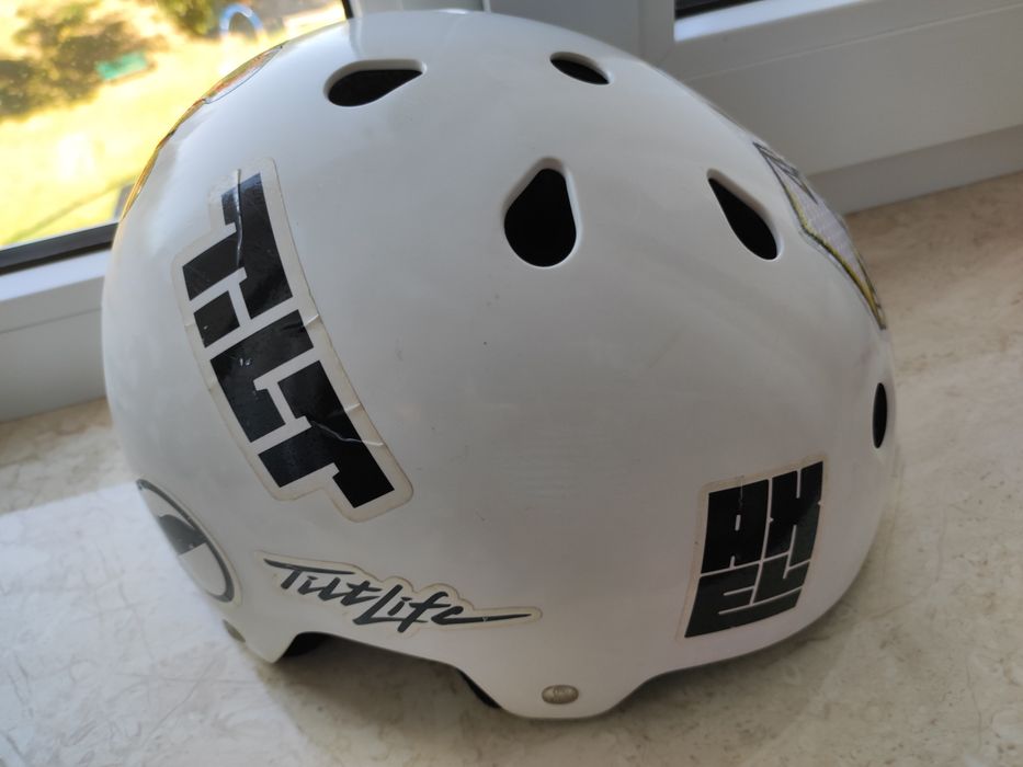 Шолом білий матовий, S/M, triple eight