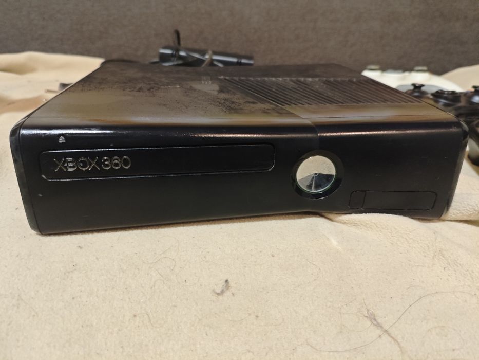 Xbox 360 plus 11 gier