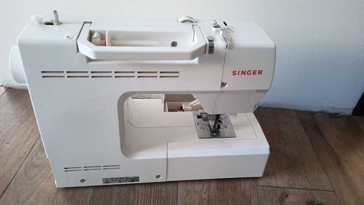 Швейна машинка Singer 7466