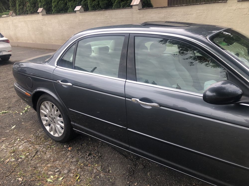 Sprzedam Jaguar XJ, auto powypadkowe
