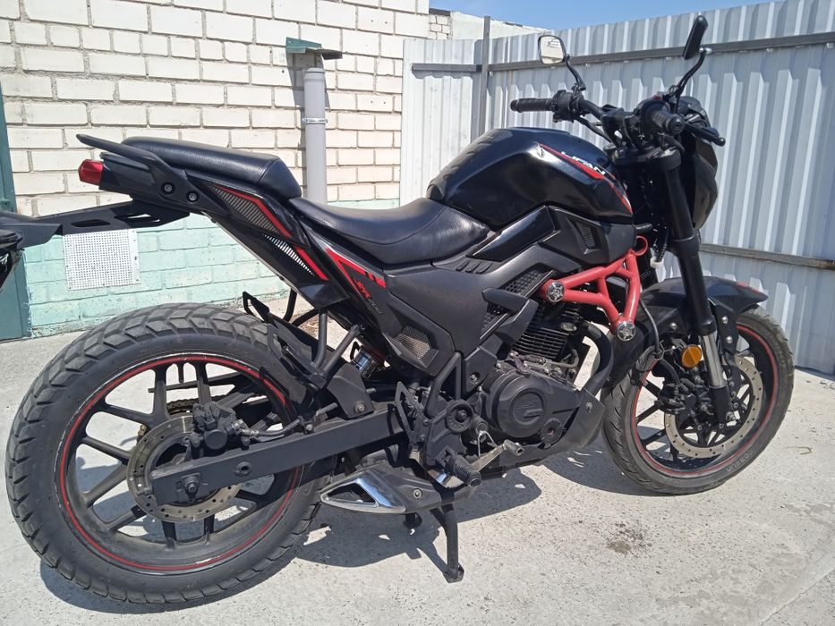 Продам мотоцикл Lifan SR200