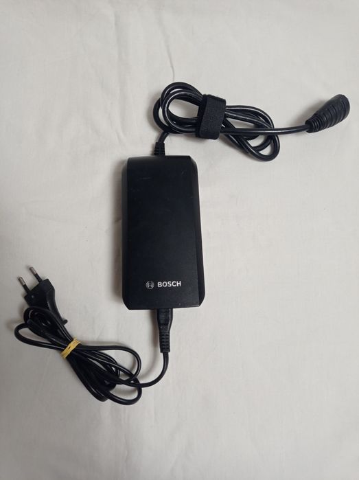 Зарядное устройство Bosch Compact Charger BCS230 — оригинал велосипед