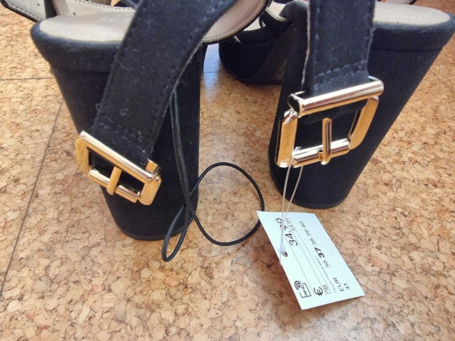 Sandálias de salto alto pretas e douradas H&M 37 - novas com etiqueta