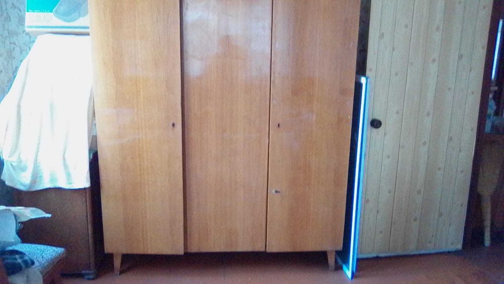 Шафа для одягу б/у