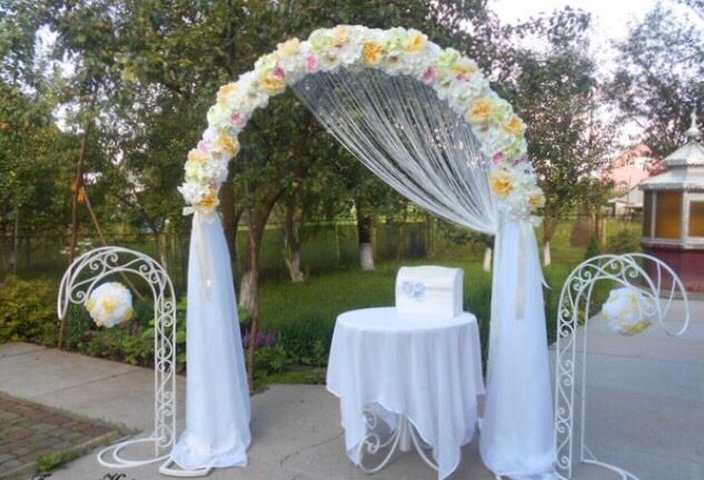 Продам весільну арку з боковим декором