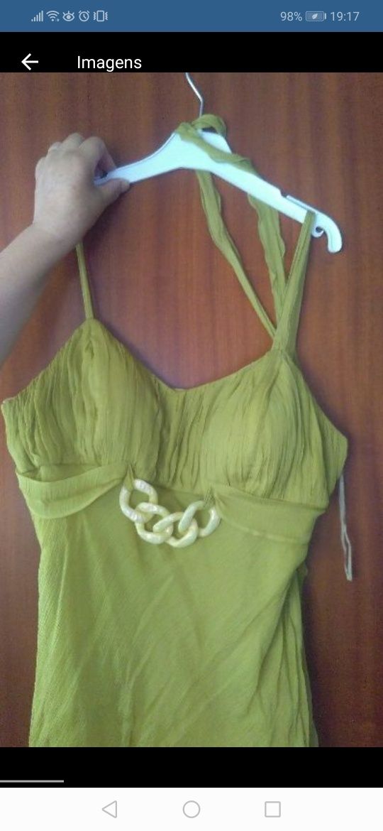 Vestidos de festa: menina e mulher - um creme e um verde