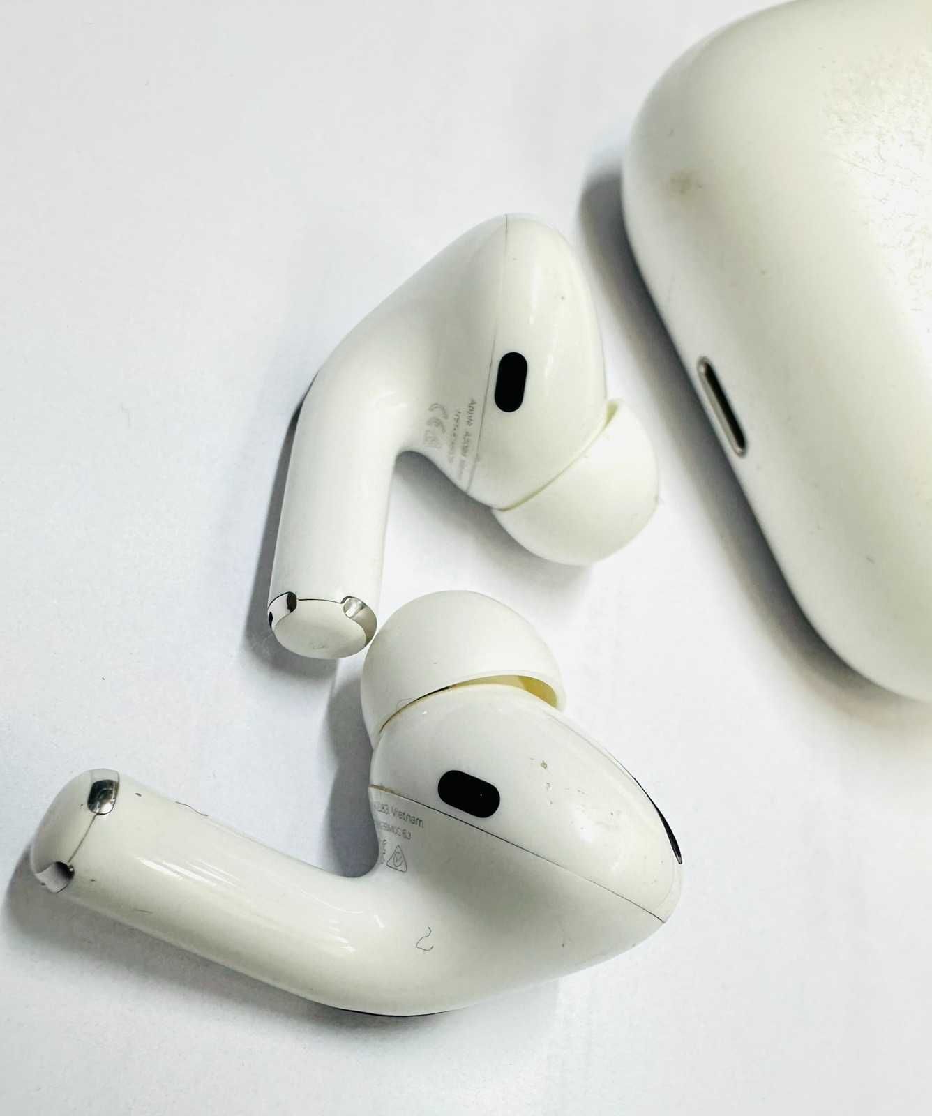 Навушники Apple AirPods Pro