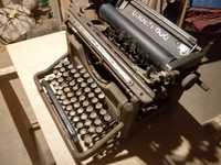 Underwood n.º 6 - máquina de escrever com cerca de 100 anos
