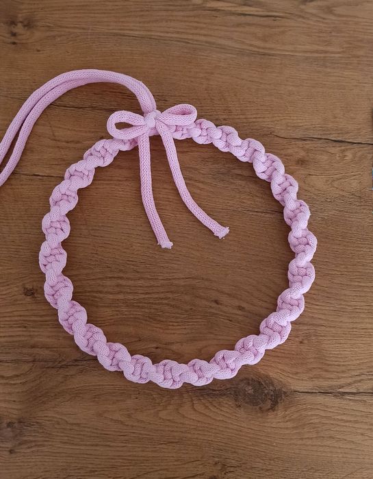 Różowy wianek na drzwi ścianę dla dziewczynki makramowy