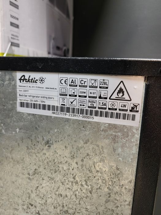 Uszkodzone dwie kostkarki plus lodówka