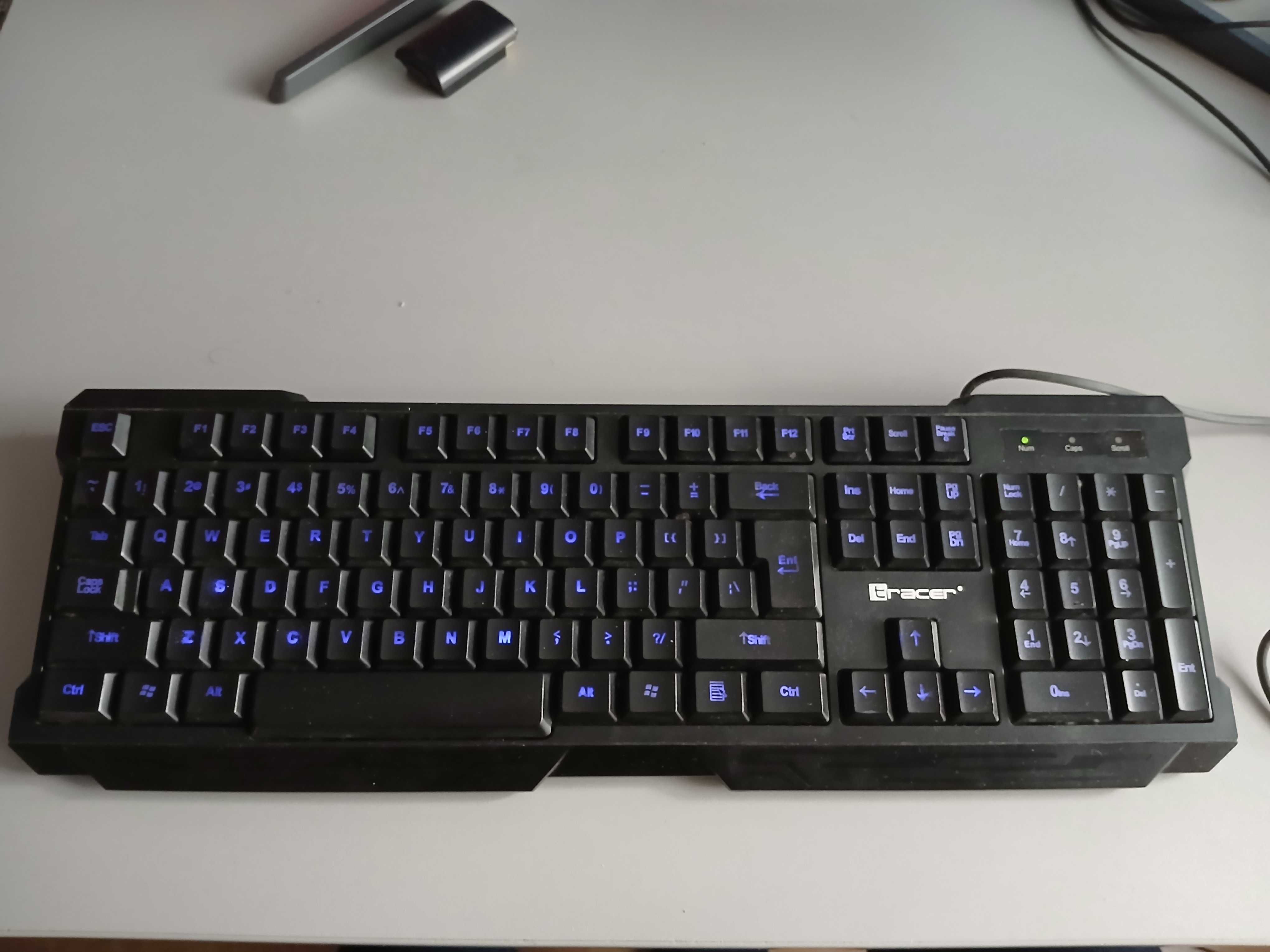 Zestaw 4 używanych klawiatur