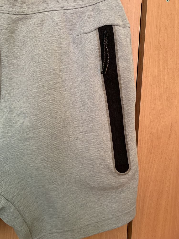 Шорти Nike Tech Fleece. M