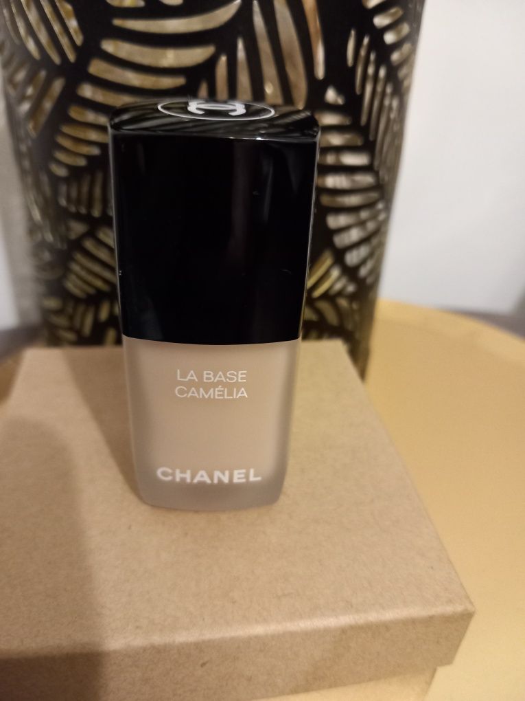 Baza do paznokci Chanel