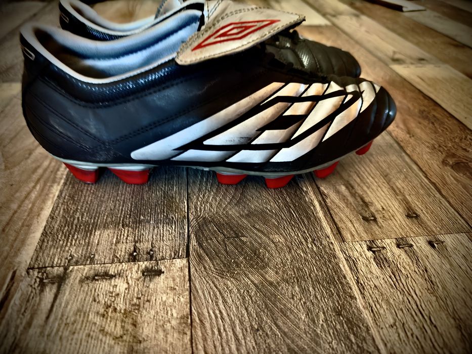 Sprzedam Buty Piłkarskie Korki Marki Umbro Czarne