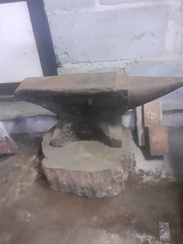 Sprzedam kowadło. Około 100kg.