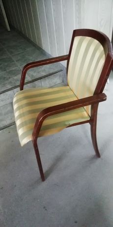 Krzesła drewniane z obiciem
