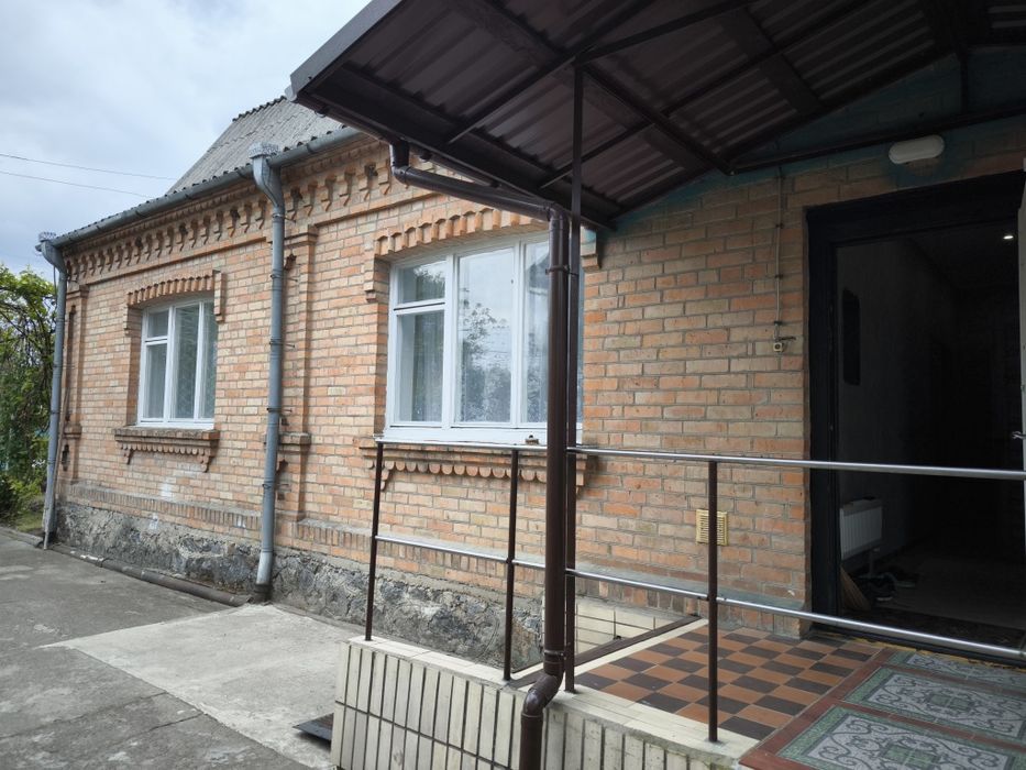 Продаж добротного цегляного  будинку