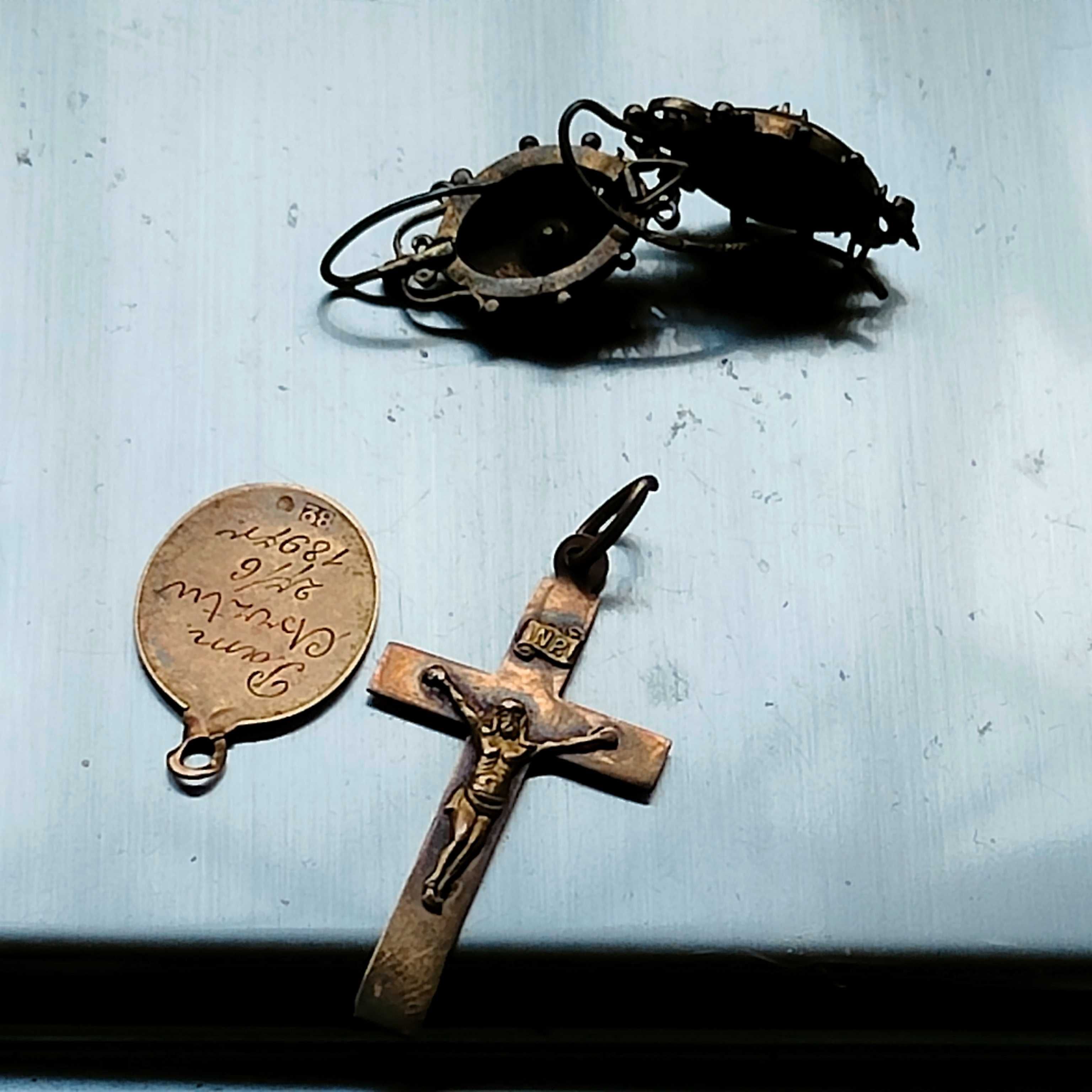 Stary medalik pamiątka chrztu 1879rok