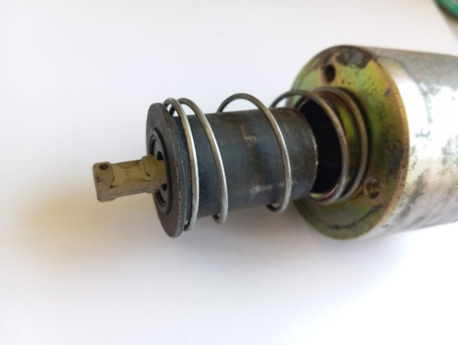 Втягивающее реле SNLS-305