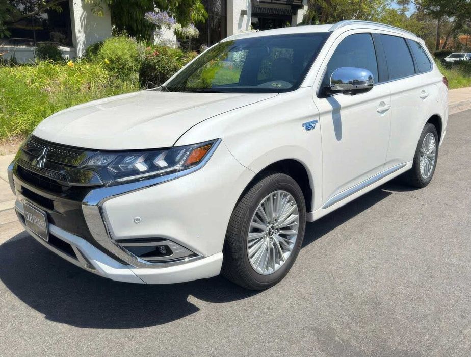 Mitsubishi Outlander Hybrid      2019