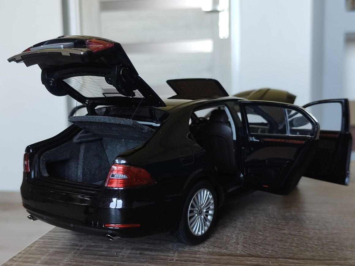 Skoda superb 2fl 1:18