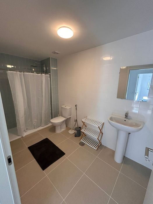 Alugo quartos a estudantes na Urbanização Quinta da Pinheira