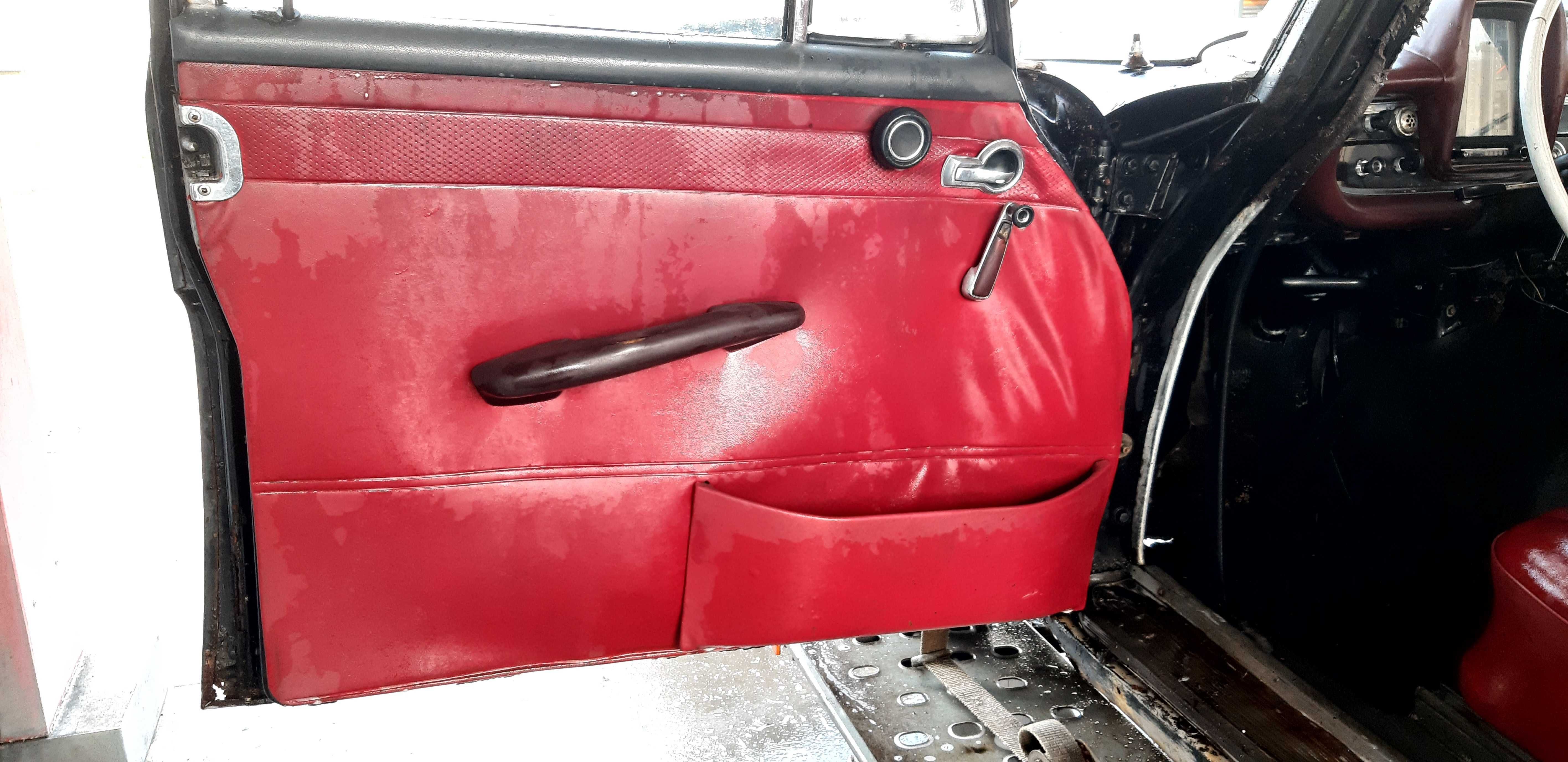 wnętrze fotele, kanapa tapicerka drzwi mercedes w110