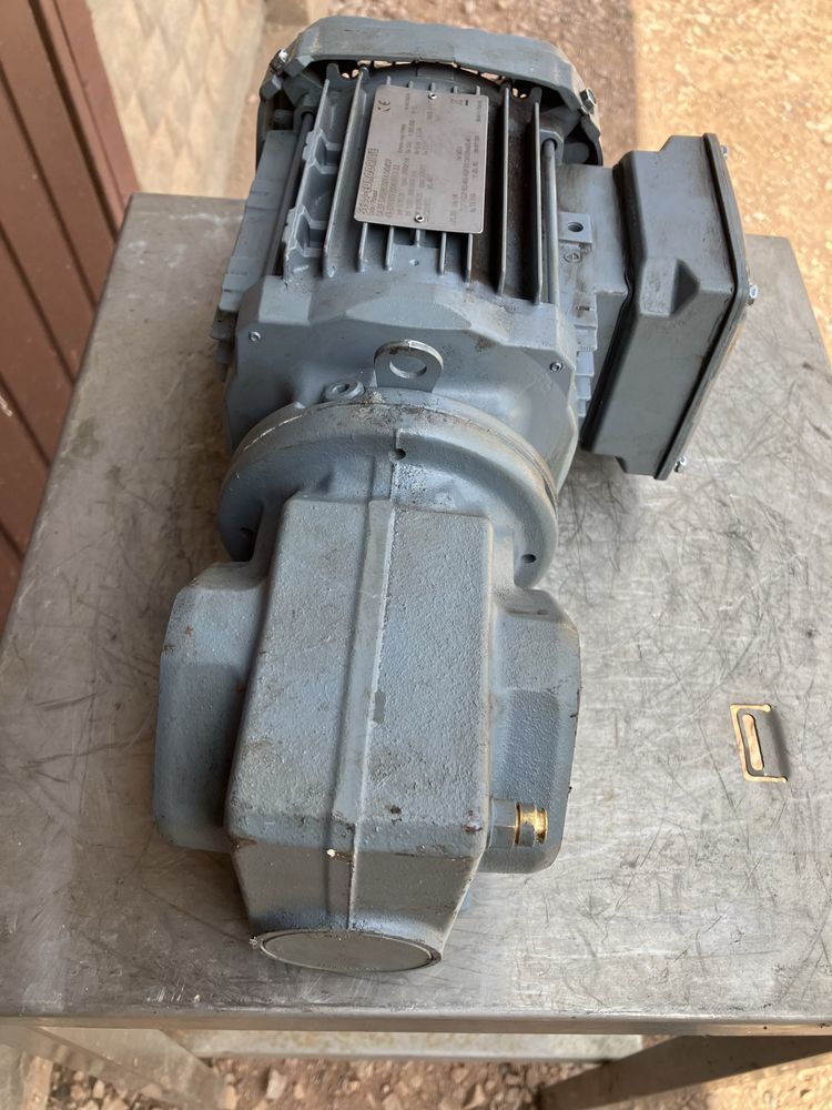 Motoreduktor 0,75 kw 114 obroty na min