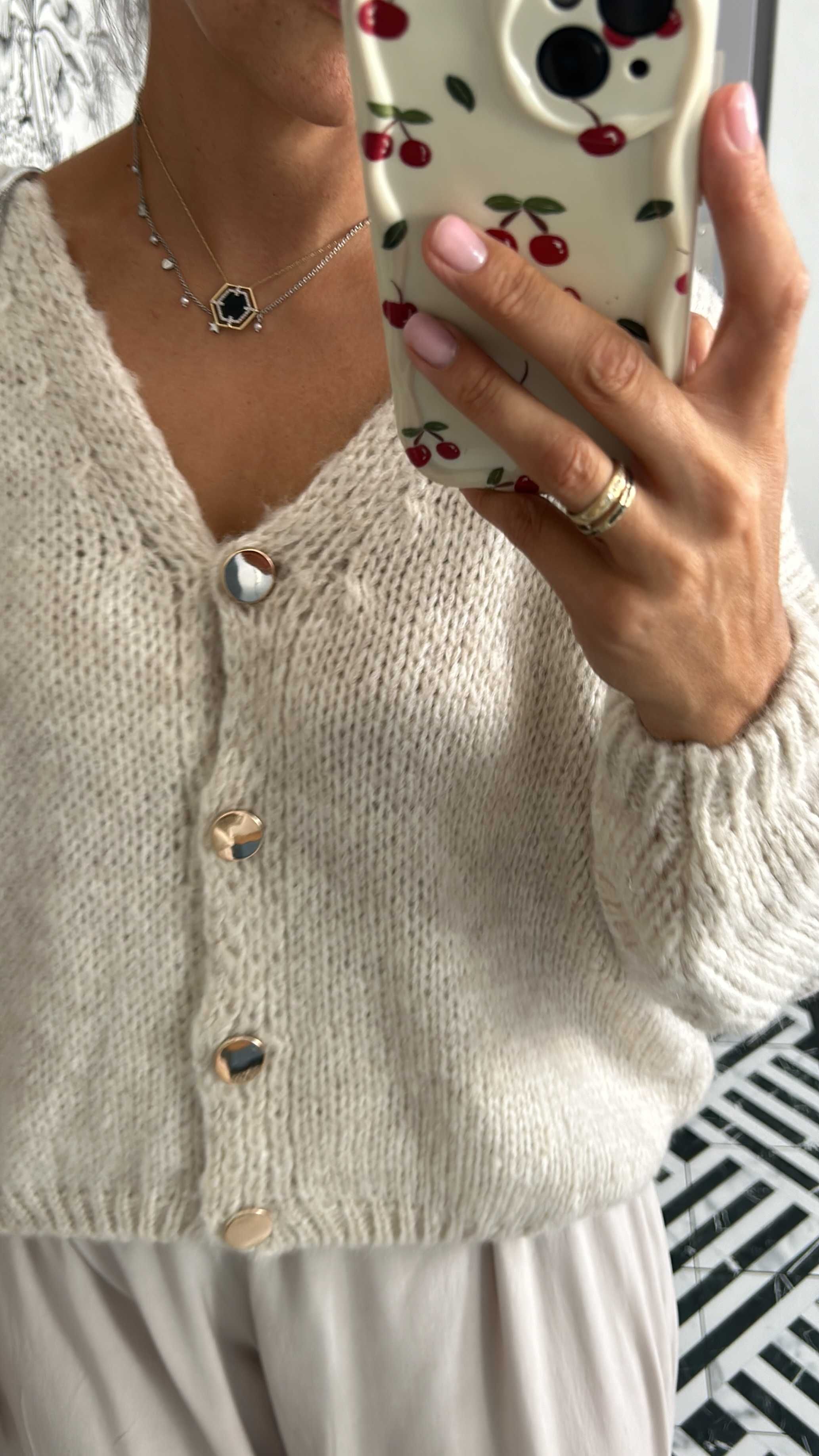sweter Amelia z dekoracyjnymi guzikami
