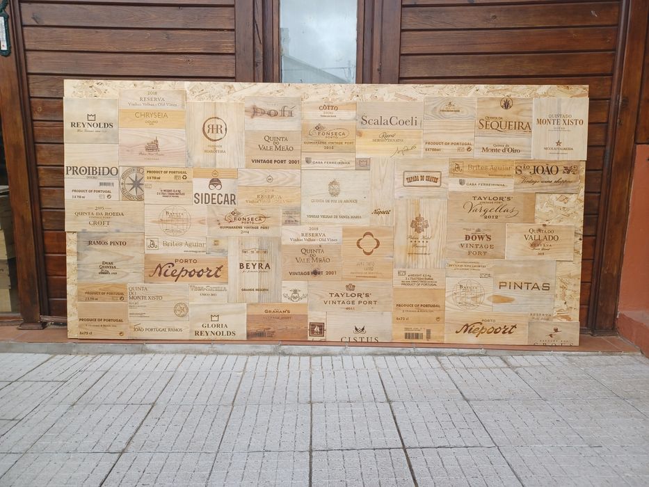 Painel madeira de caixas vinho